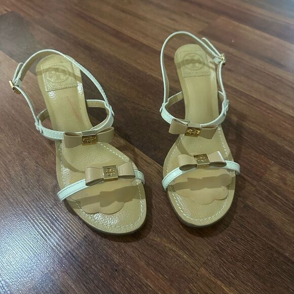 TORY BURCH Elegant Cream Sandals with Bow Accent - Picture 1 of 6